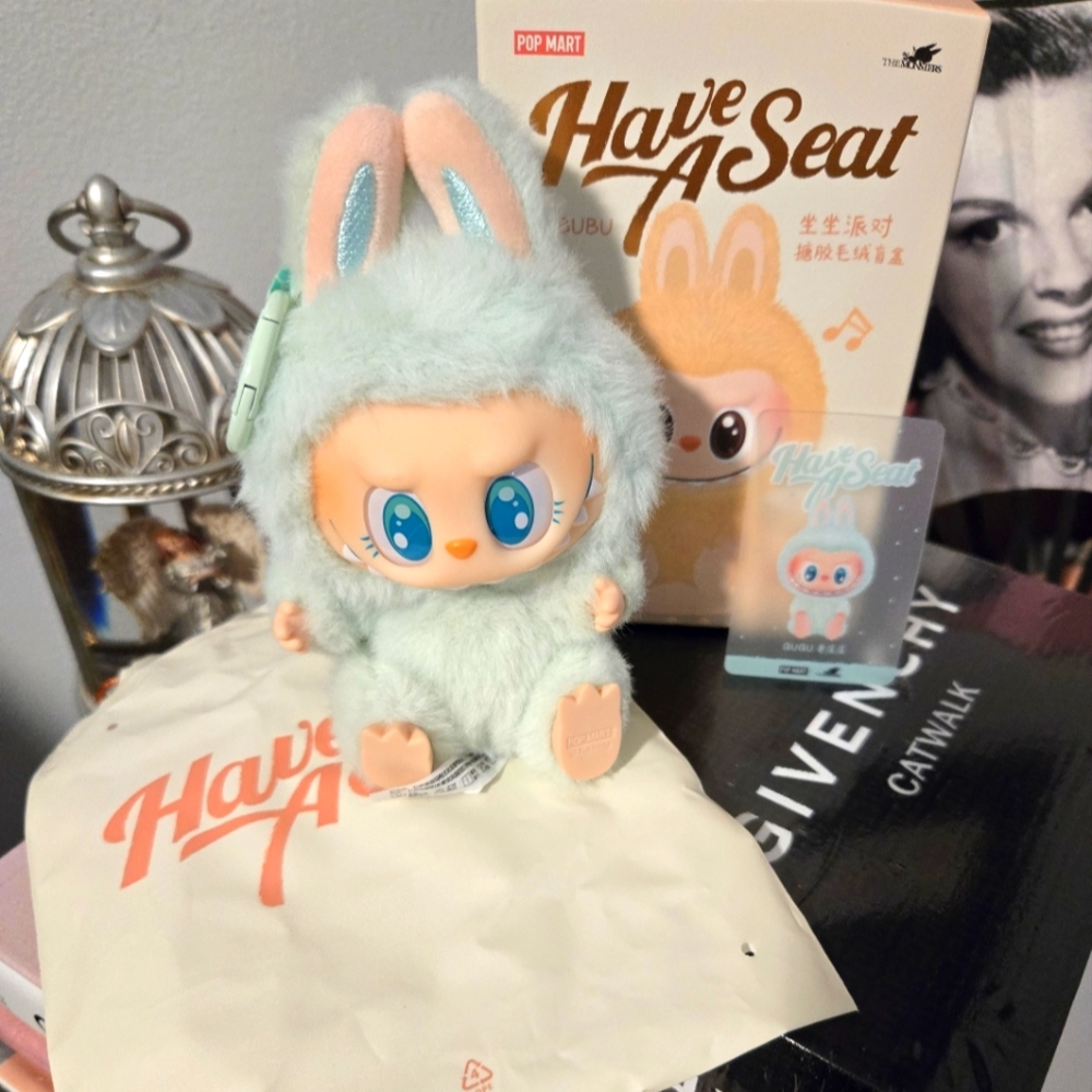 Labubu * HAVE A SEAT* Ququ